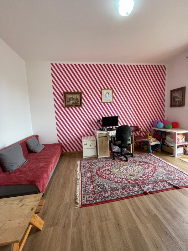 Zona centrale e servita, luminoso appartamento al terzo e ultimo piano  parzialmente ristrutturat...