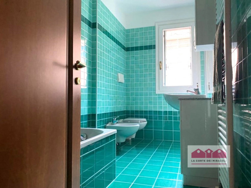 VICENZA VIA BIXIO: ELEGANTE BICAMERE CON STUDIO IN PICCOLO CONTESTO BEN ABITATO A POCHI MINUTI DA...