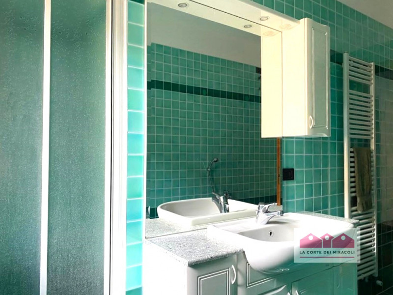 VICENZA VIA BIXIO: ELEGANTE BICAMERE CON STUDIO IN PICCOLO CONTESTO BEN ABITATO A POCHI MINUTI DA...
