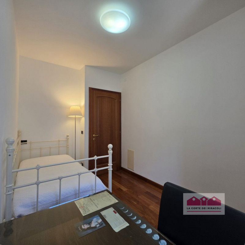 VICENZA VIA BIXIO: ELEGANTE BICAMERE CON STUDIO IN PICCOLO CONTESTO BEN ABITATO A POCHI MINUTI DA...