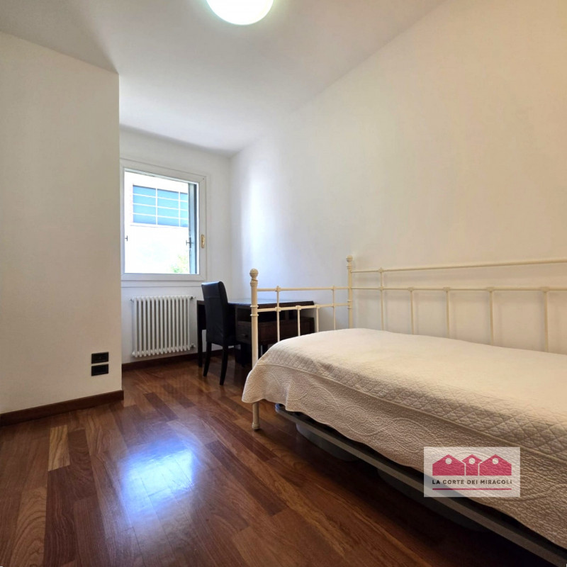 VICENZA VIA BIXIO: ELEGANTE BICAMERE CON STUDIO IN PICCOLO CONTESTO BEN ABITATO A POCHI MINUTI DA...