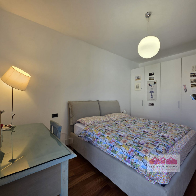 VICENZA VIA BIXIO: ELEGANTE BICAMERE CON STUDIO IN PICCOLO CONTESTO BEN ABITATO A POCHI MINUTI DA...