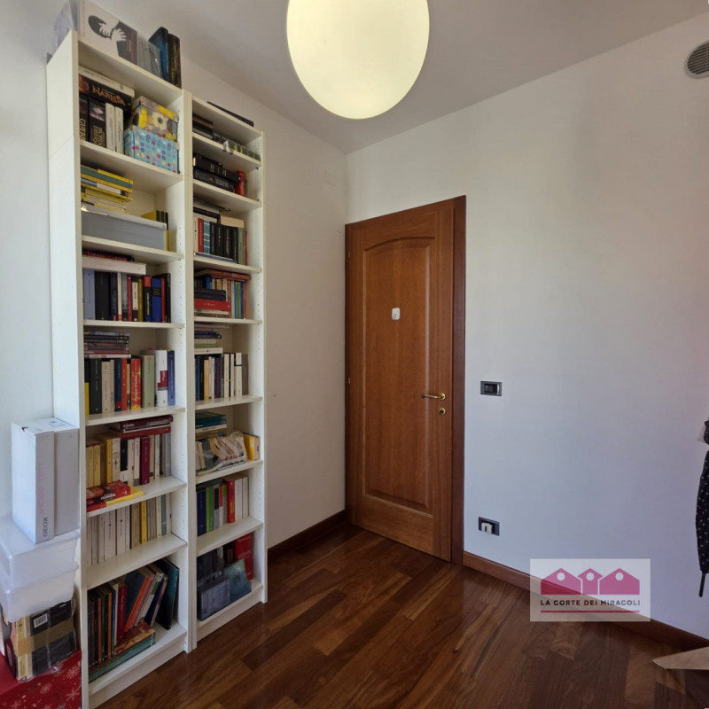 VICENZA VIA BIXIO: ELEGANTE BICAMERE CON STUDIO IN PICCOLO CONTESTO BEN ABITATO A POCHI MINUTI DA...