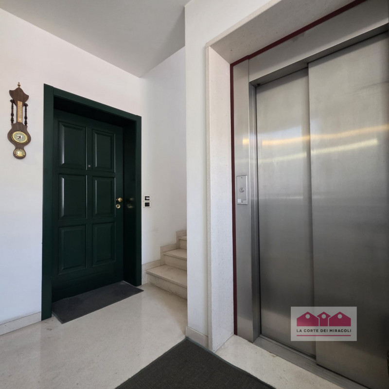 VICENZA VIA BIXIO: ELEGANTE BICAMERE CON STUDIO IN PICCOLO CONTESTO BEN ABITATO A POCHI MINUTI DA...
