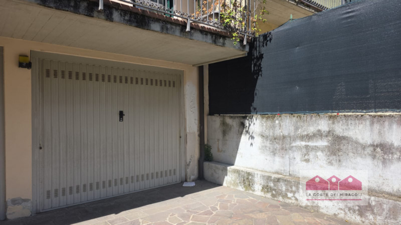 VICENZA VIA BIXIO: ELEGANTE BICAMERE CON STUDIO IN PICCOLO CONTESTO BEN ABITATO A POCHI MINUTI DA...