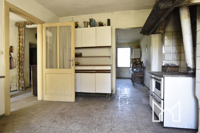 FONTE- Situato a Onè di Fonte ai confini con San Zenone in una via residenziale, proponiamo rusti...