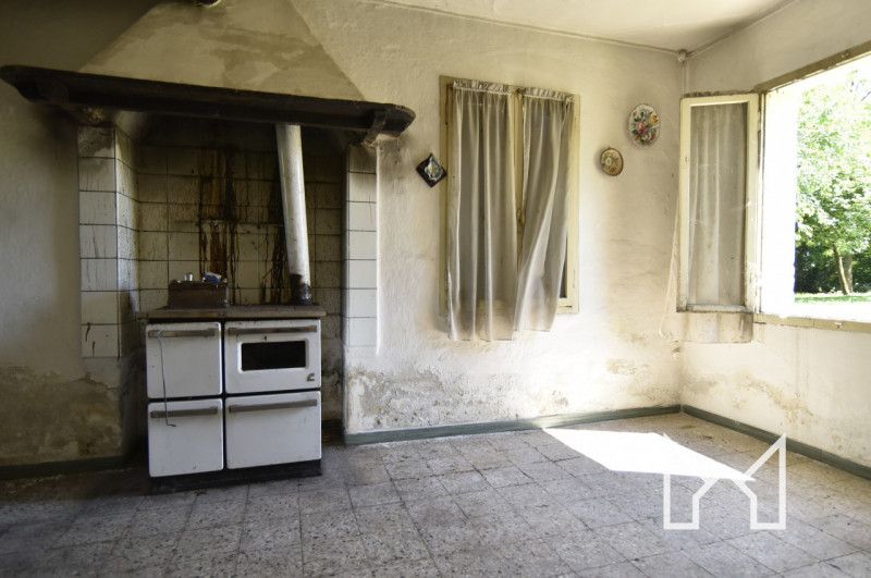 FONTE- Situato a Onè di Fonte ai confini con San Zenone in una via residenziale, proponiamo rusti...
