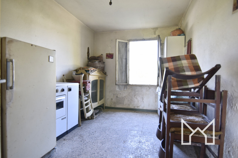 FONTE- Situato a Onè di Fonte ai confini con San Zenone in una via residenziale, proponiamo rusti...