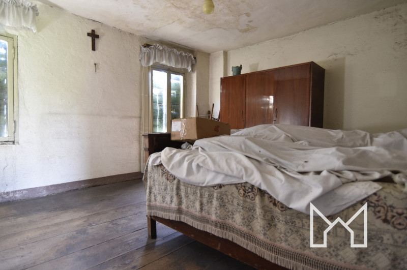 FONTE- Situato a Onè di Fonte ai confini con San Zenone in una via residenziale, proponiamo rusti...