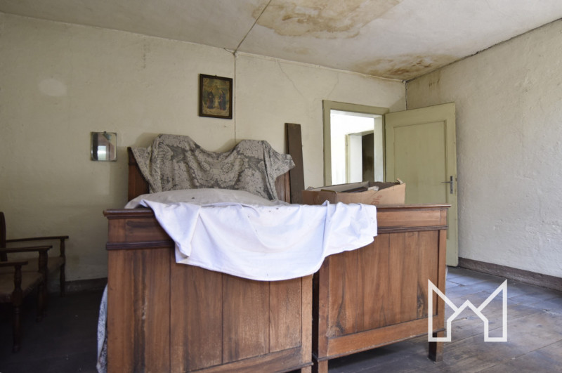 FONTE- Situato a Onè di Fonte ai confini con San Zenone in una via residenziale, proponiamo rusti...