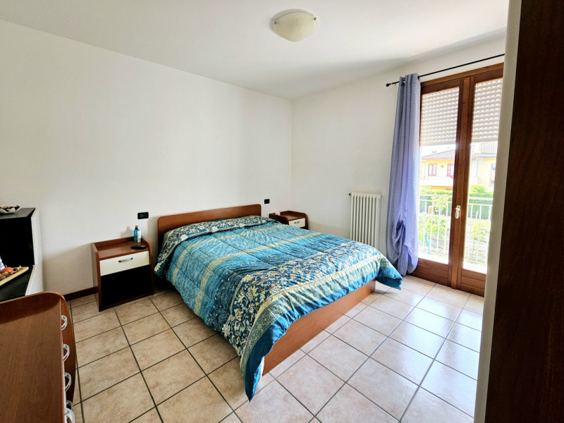 Proponiamo in vendita a Este, interessante appartamento bilocale per investimento, situato in una...