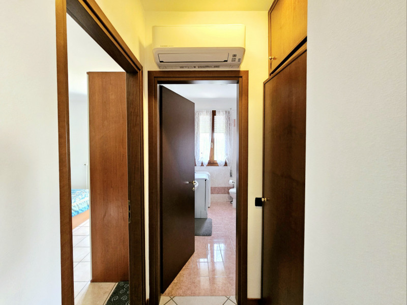 Proponiamo in vendita a Este, interessante appartamento bilocale per investimento, situato in una...