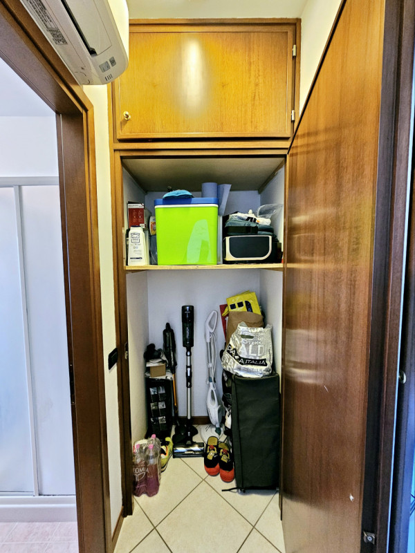 Proponiamo in vendita a Este, interessante appartamento bilocale per investimento, situato in una...