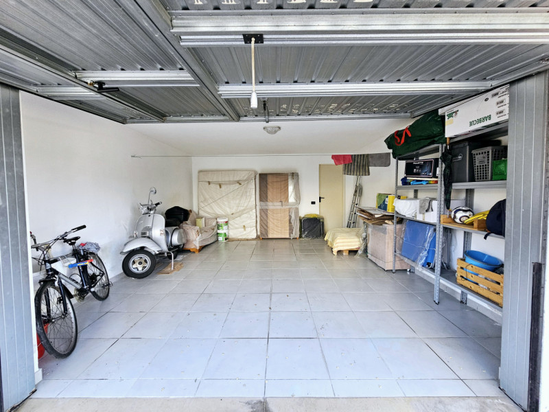 Proponiamo in vendita a Este, interessante appartamento bilocale per investimento, situato in una...