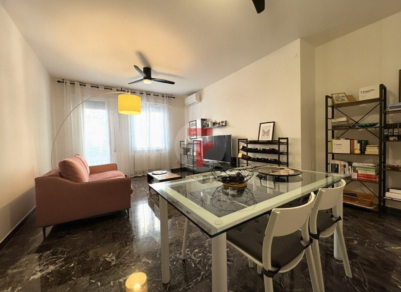 Situato in zona San Bellino, quartiere verde e tranquillo dell’Arcella, l’immobile beneficia di u...
