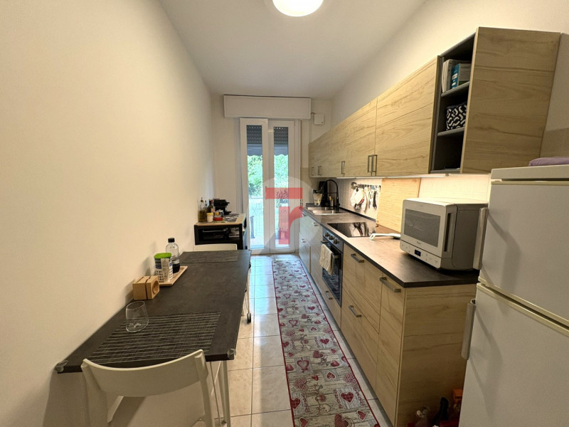 Situato in zona San Bellino, quartiere verde e tranquillo dell’Arcella, l’immobile beneficia di u...