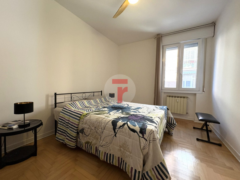 Situato in zona San Bellino, quartiere verde e tranquillo dell’Arcella, l’immobile beneficia di u...