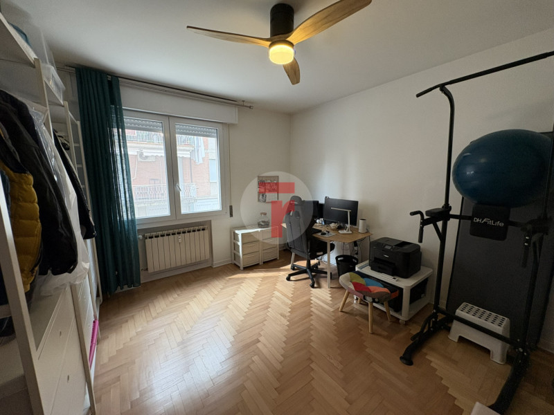 Situato in zona San Bellino, quartiere verde e tranquillo dell’Arcella, l’immobile beneficia di u...