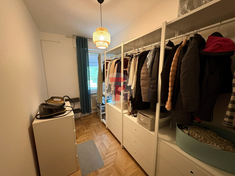 Situato in zona San Bellino, quartiere verde e tranquillo dell’Arcella, l’immobile beneficia di u...
