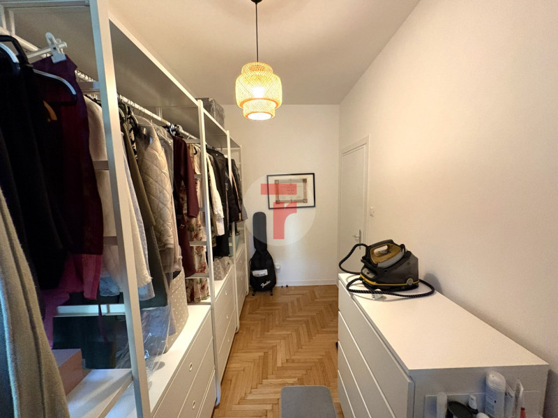 Situato in zona San Bellino, quartiere verde e tranquillo dell’Arcella, l’immobile beneficia di u...