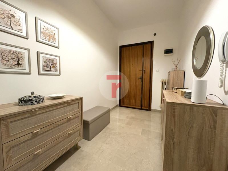 Situato in zona San Bellino, quartiere verde e tranquillo dell’Arcella, l’immobile beneficia di u...