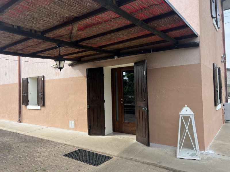 Situata nella tranquilla zona di Sovilla, nel cuore di Nervesa della Battaglia, questa rinnovata ...