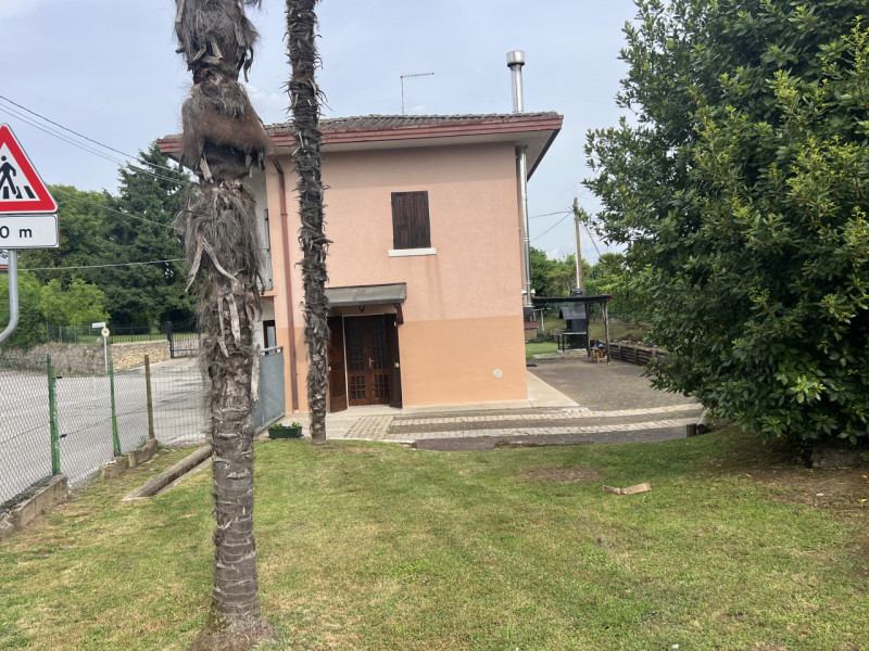 Situata nella tranquilla zona di Sovilla, nel cuore di Nervesa della Battaglia, questa rinnovata ...