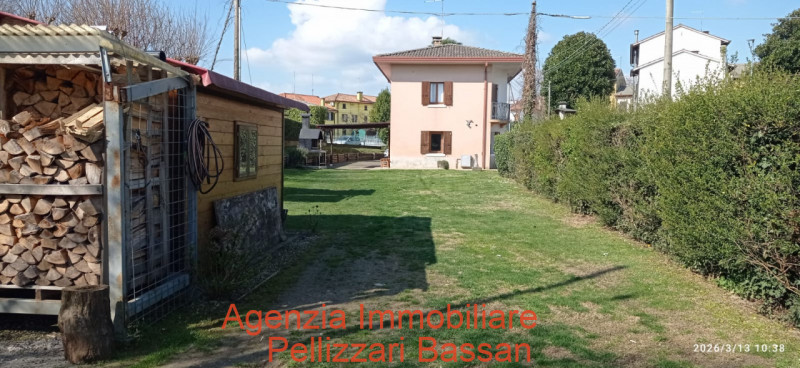 Situata nella tranquilla zona di Sovilla, nel cuore di Nervesa della Battaglia, questa rinnovata ...