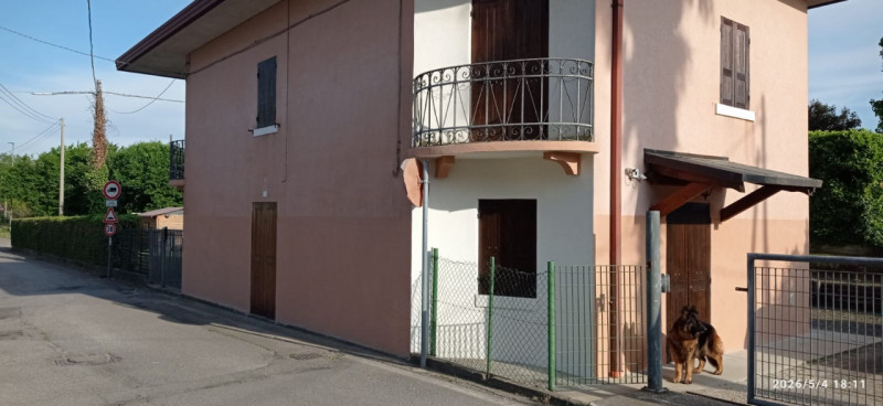 Situata nella tranquilla zona di Sovilla, nel cuore di Nervesa della Battaglia, questa rinnovata ...