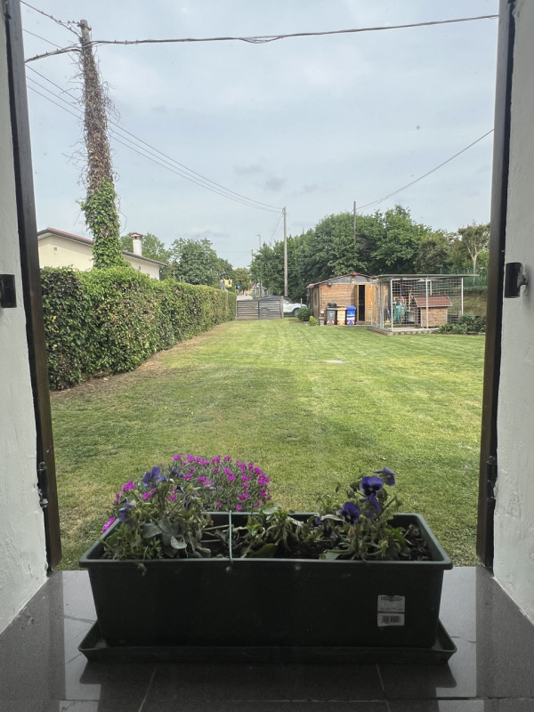 Situata nella tranquilla zona di Sovilla, nel cuore di Nervesa della Battaglia, questa rinnovata ...