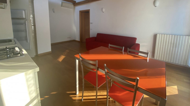 Zona Ospedali / Facciolati Midi piano alto con garage, ingressino soggiorno ampio con angolo cott...