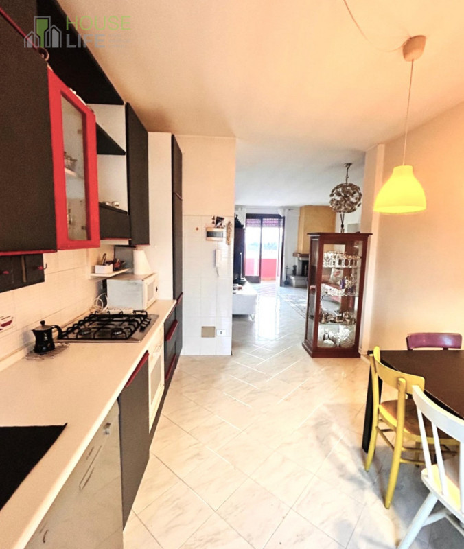 THIENE- Vianelle: in zona residenziale molto tranquilla TRICAMERE al piano terzo ed ultimo, in co...