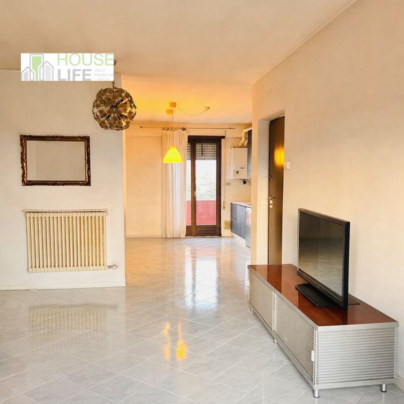 THIENE- Vianelle: in zona residenziale molto tranquilla TRICAMERE al piano terzo ed ultimo, in co...