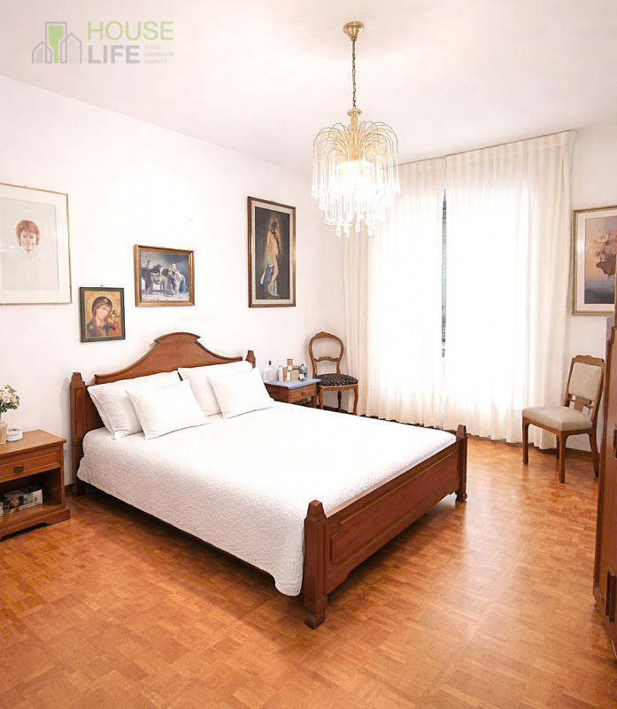 THIENE- Vianelle: in zona residenziale molto tranquilla TRICAMERE al piano terzo ed ultimo, in co...