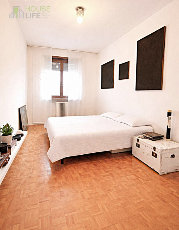 THIENE- Vianelle: in zona residenziale molto tranquilla TRICAMERE al piano terzo ed ultimo, in co...