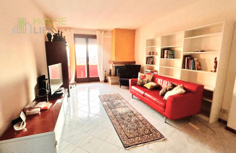 THIENE- Vianelle: in zona residenziale molto tranquilla TRICAMERE al piano terzo ed ultimo, in co...