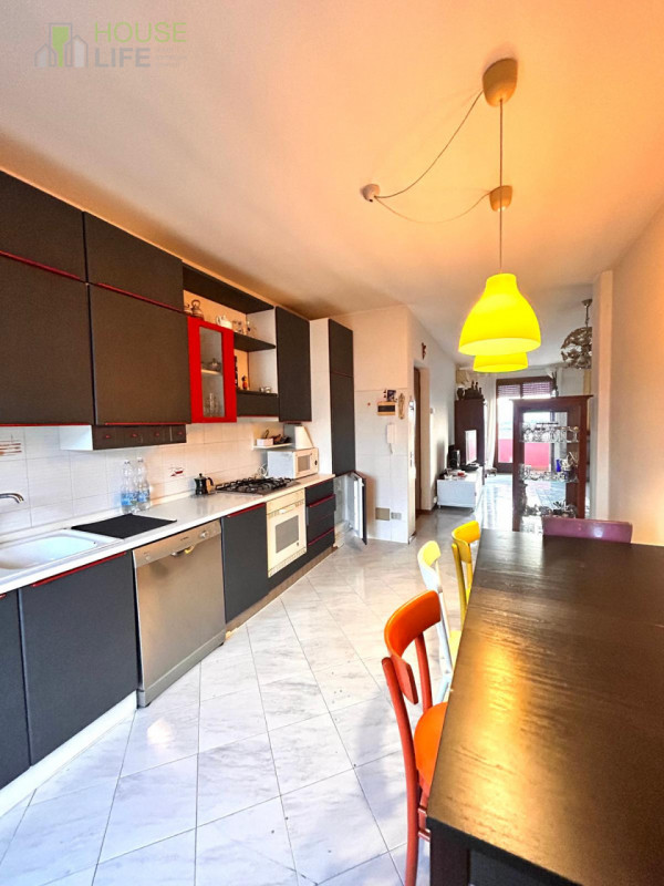 THIENE- Vianelle: in zona residenziale molto tranquilla TRICAMERE al piano terzo ed ultimo, in co...