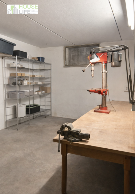 THIENE- Vianelle: in zona residenziale molto tranquilla TRICAMERE al piano terzo ed ultimo, in co...