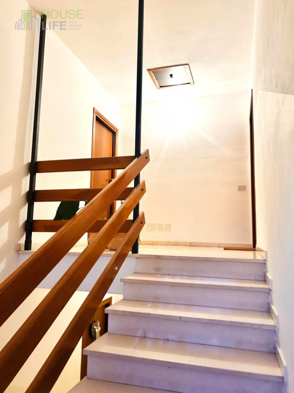 THIENE- Vianelle: in zona residenziale molto tranquilla TRICAMERE al piano terzo ed ultimo, in co...