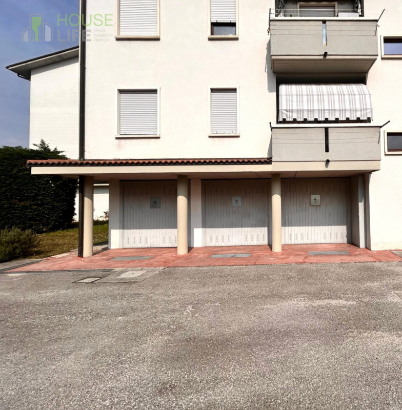 THIENE- Vianelle: in zona residenziale molto tranquilla TRICAMERE al piano terzo ed ultimo, in co...