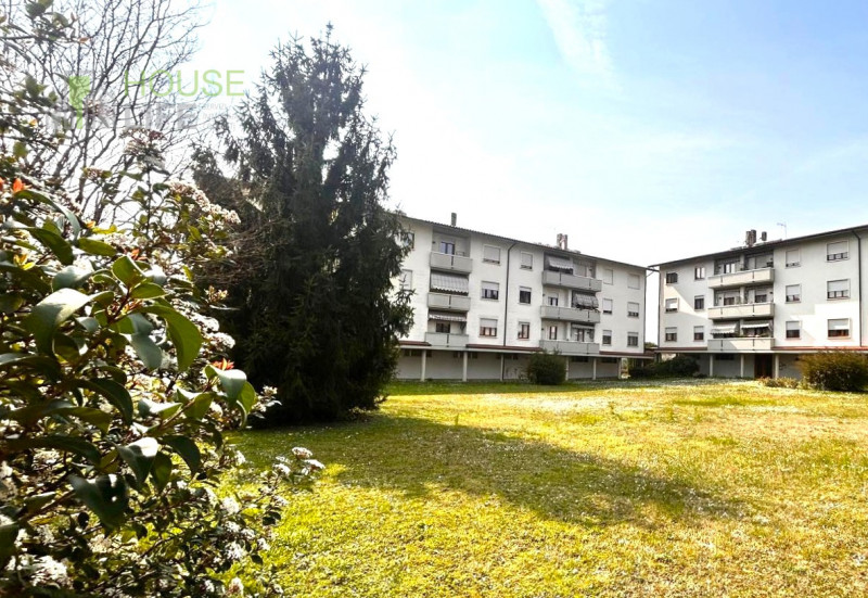 THIENE- Vianelle: in zona residenziale molto tranquilla TRICAMERE al piano terzo ed ultimo, in co...