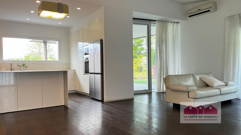 MAROSTICA: VILLA MODERNA COMPOSTA DA TRE CAMERE DA LETTO, SOGGIORNO CON ANGOLO COTTURA, TRE BAGNI...