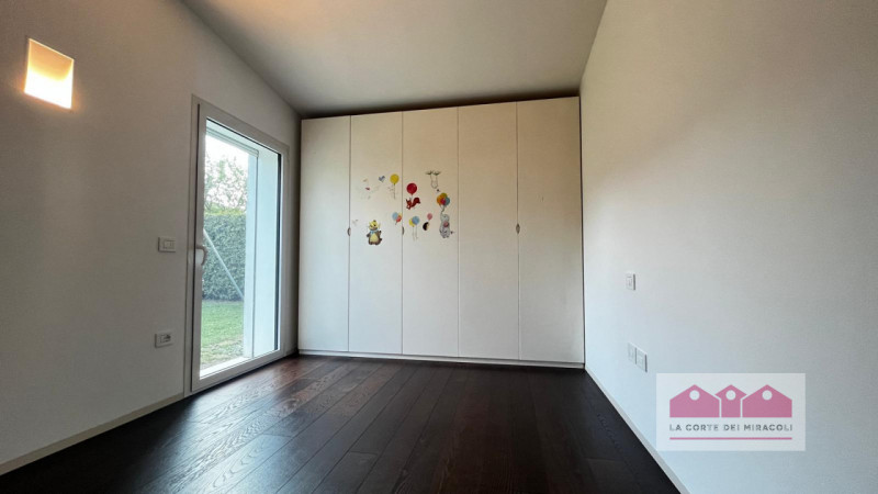 MAROSTICA: VILLA MODERNA COMPOSTA DA TRE CAMERE DA LETTO, SOGGIORNO CON ANGOLO COTTURA, TRE BAGNI...