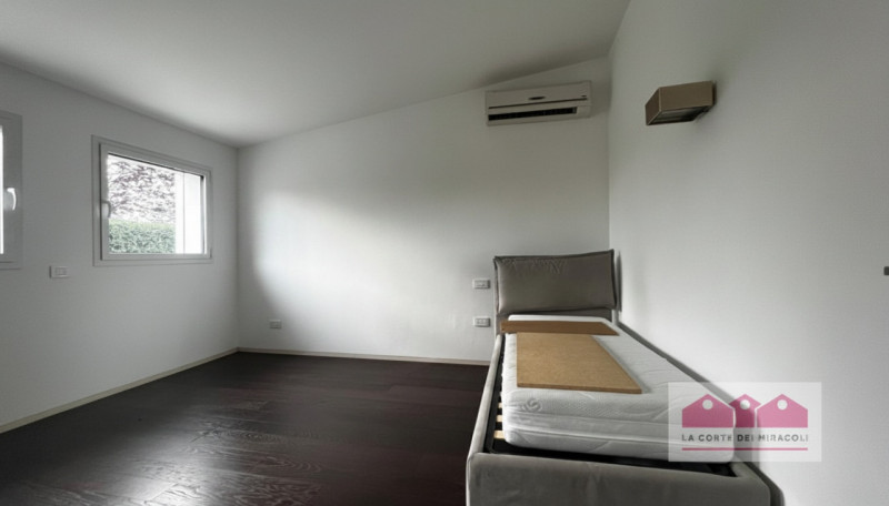 MAROSTICA: VILLA MODERNA COMPOSTA DA TRE CAMERE DA LETTO, SOGGIORNO CON ANGOLO COTTURA, TRE BAGNI...