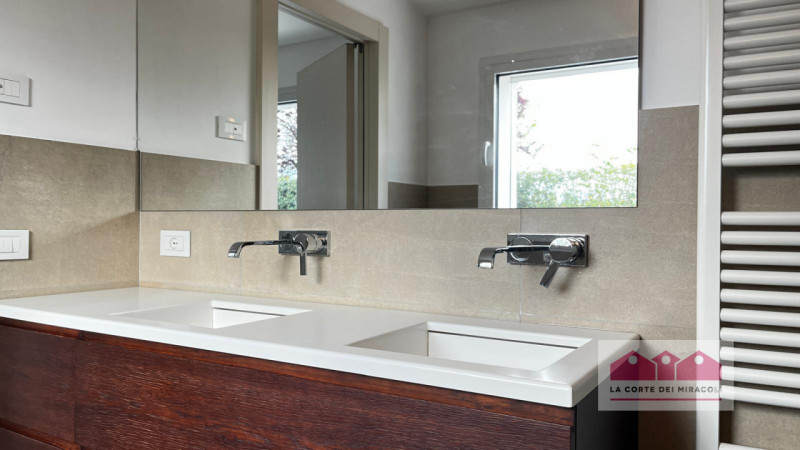 MAROSTICA: VILLA MODERNA COMPOSTA DA TRE CAMERE DA LETTO, SOGGIORNO CON ANGOLO COTTURA, TRE BAGNI...