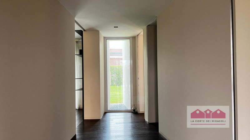 MAROSTICA: VILLA MODERNA COMPOSTA DA TRE CAMERE DA LETTO, SOGGIORNO CON ANGOLO COTTURA, TRE BAGNI...