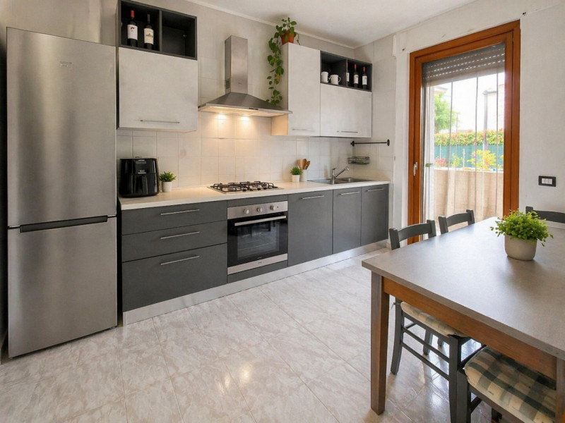 Proponiamo in vendita un elegante appartamento trilocale di circa 85 mq situato nella tranquilla ...