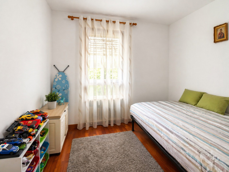 Proponiamo in vendita un elegante appartamento trilocale di circa 85 mq situato nella tranquilla ...