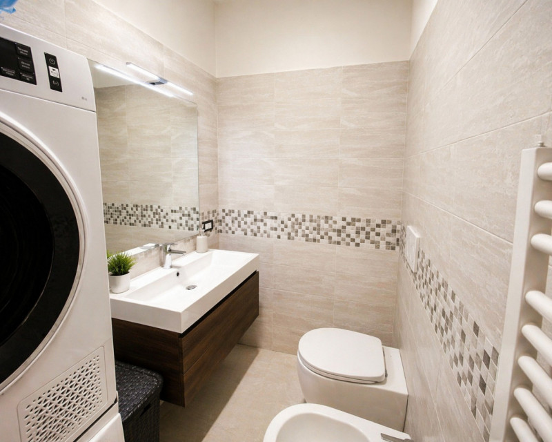 Proponiamo in vendita un elegante appartamento trilocale di circa 85 mq situato nella tranquilla ...