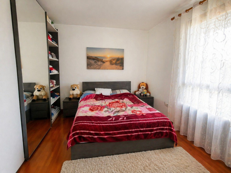 Proponiamo in vendita un elegante appartamento trilocale di circa 85 mq situato nella tranquilla ...